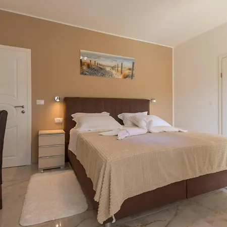 Vakantiehuis Luxurious In Kod Sibenika Dubrava (Sibenik-Knin)
