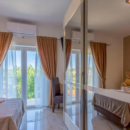 In Kod Sibenika Dom wakacyjny